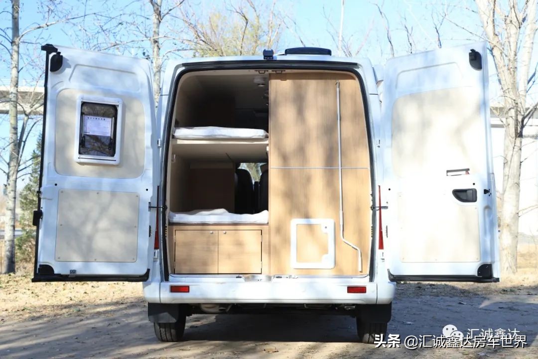 含蓄低调的小尺寸房车大通v80动力配简约家具1人用正好