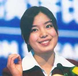中国女翻译官燃爆了！中美交锋20分钟临场脱稿交传，太帅太牛