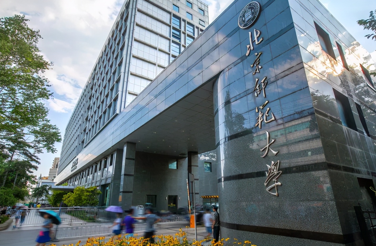 走出83位杰出政要、45位书记校长、5位影视明星，北京这所大学“红”了！