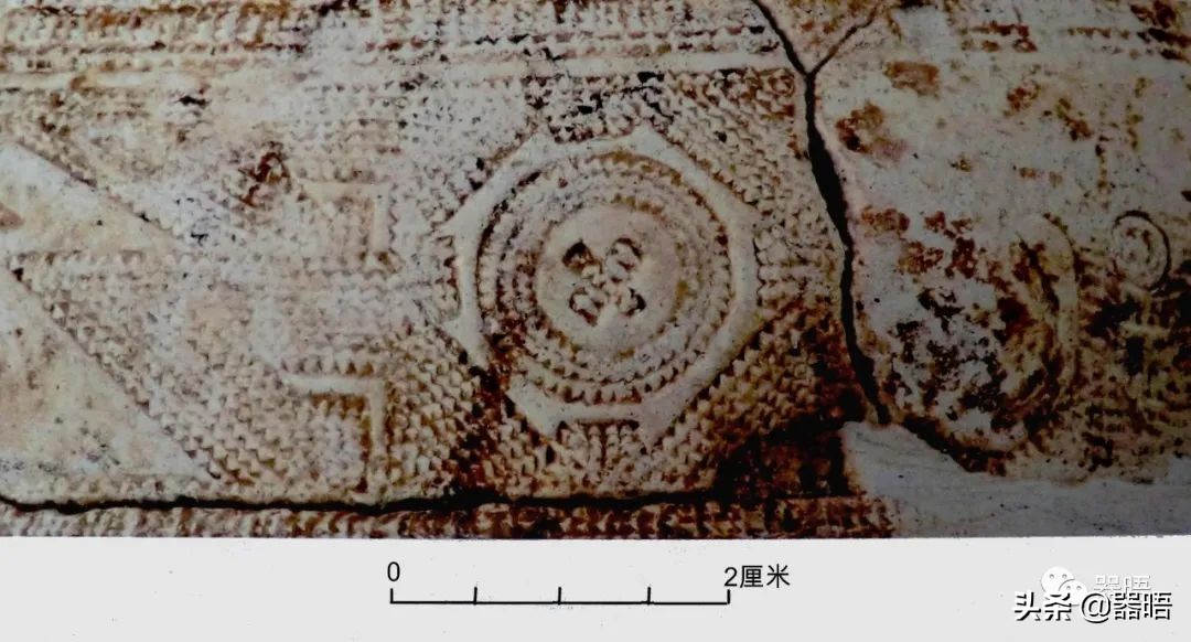 初民智慧：画出一个十字，就成了光芒万丈的太阳符号