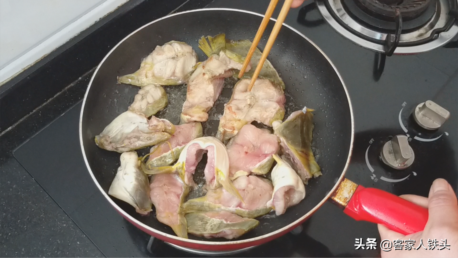 逢年过节待客，教你客家一锅豆腐鱼肉煲，鲜嫩美味，好吃不油腻