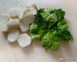 宝宝10个月辅食，西蓝花山药糕，食材简单又好做，我家宝宝很喜欢