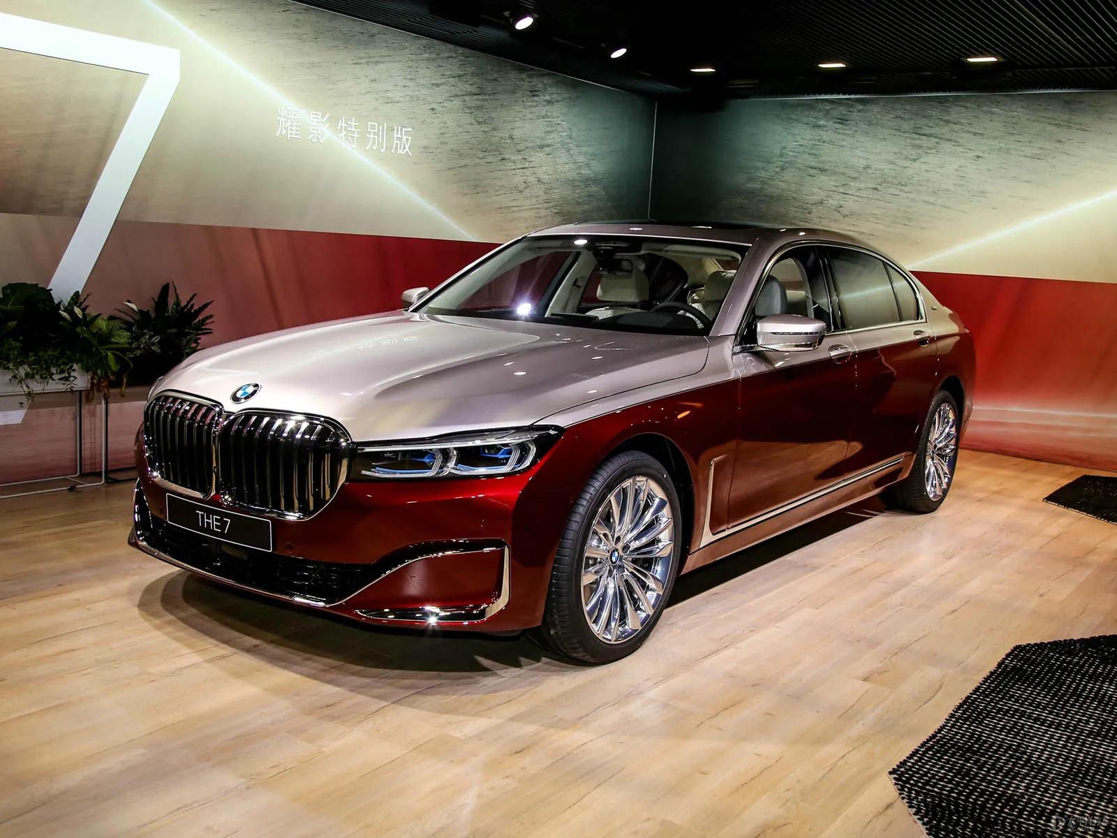 奥迪a8只是开胃菜,新宝马760亮相,双色 12缸