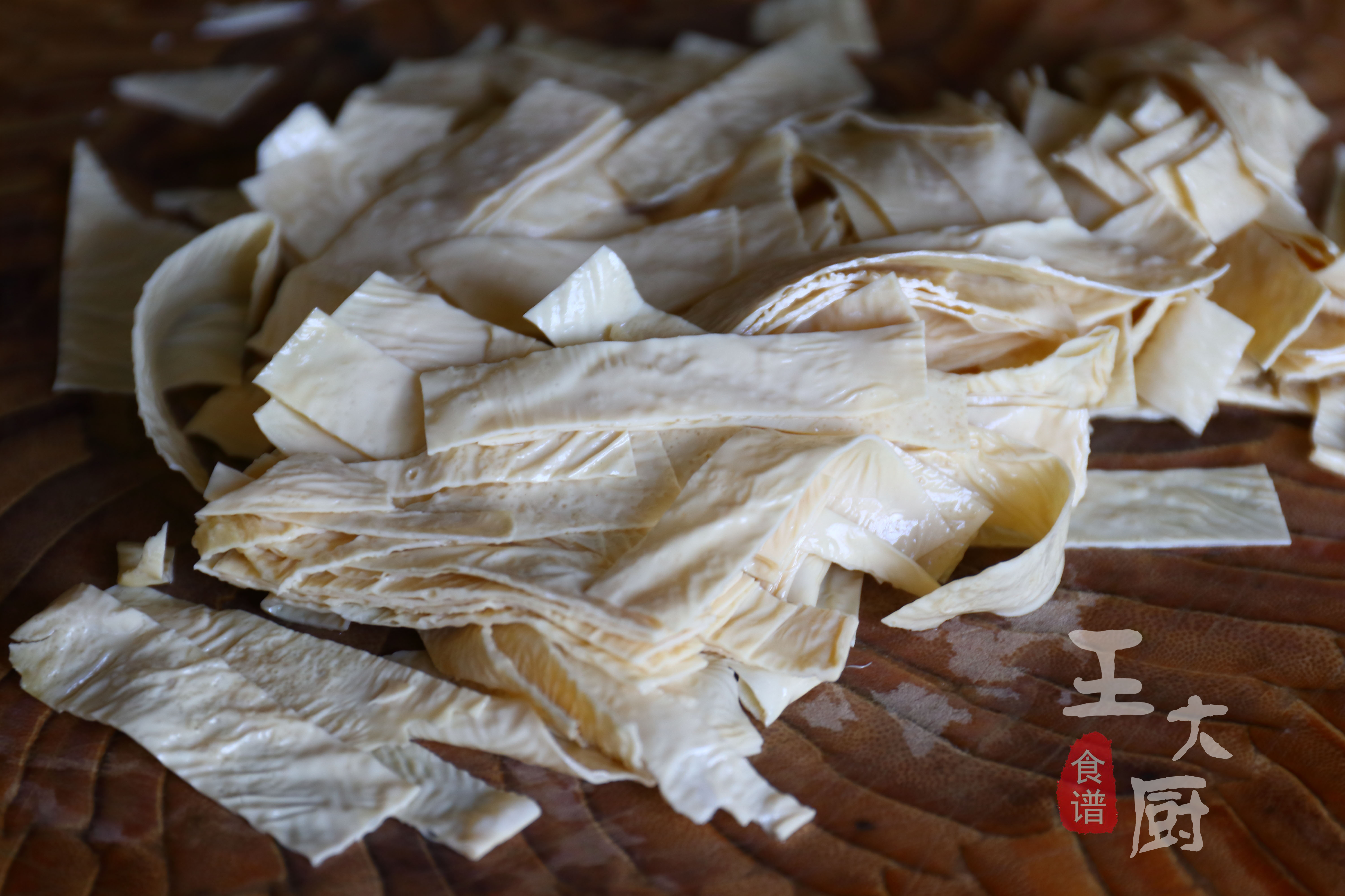 豆皮炒青菜怎么做（营养家常菜小白菜炒豆皮教程）