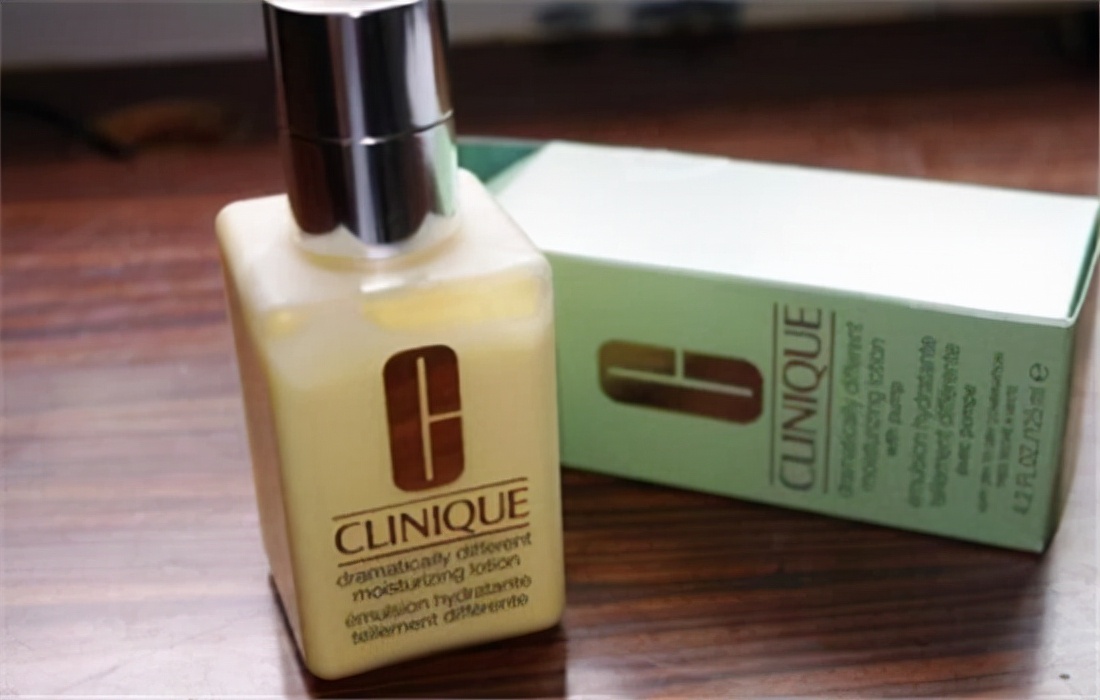 秋季又到使用乳液的季节了，要说乳液首推倩碧小黄油