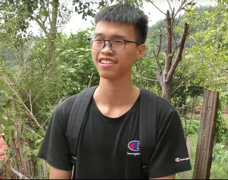 湖南小伙初中时300多名，高三进入年级前20名，今年高考647分