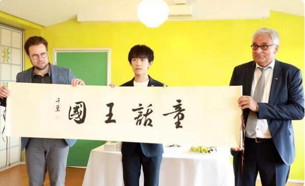 明星“字迹排行”大PK，榜首意料之中，王一博、鹿晗垫底了？