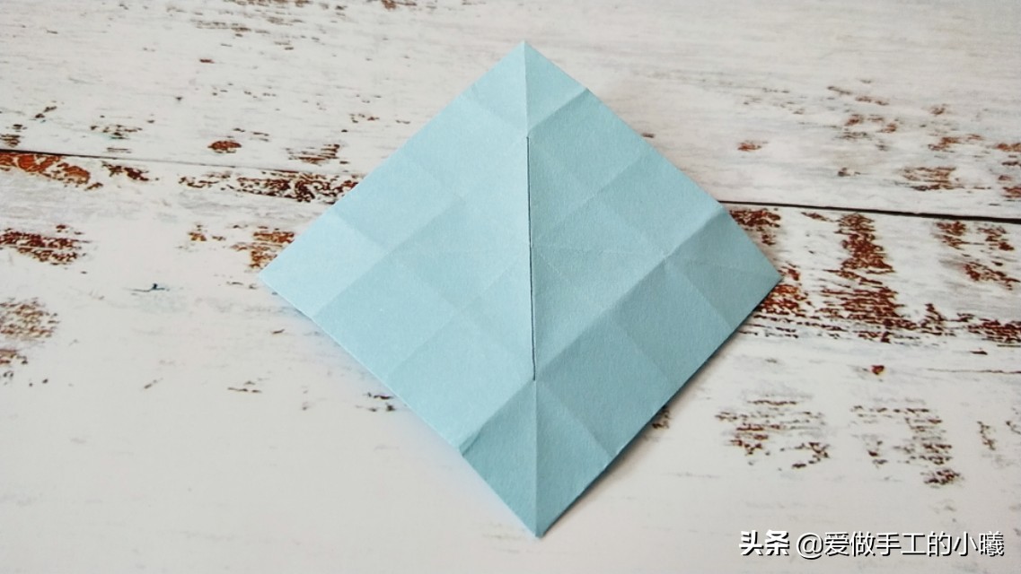 两个不同类型的折纸帆船，简单易学，适合小朋友