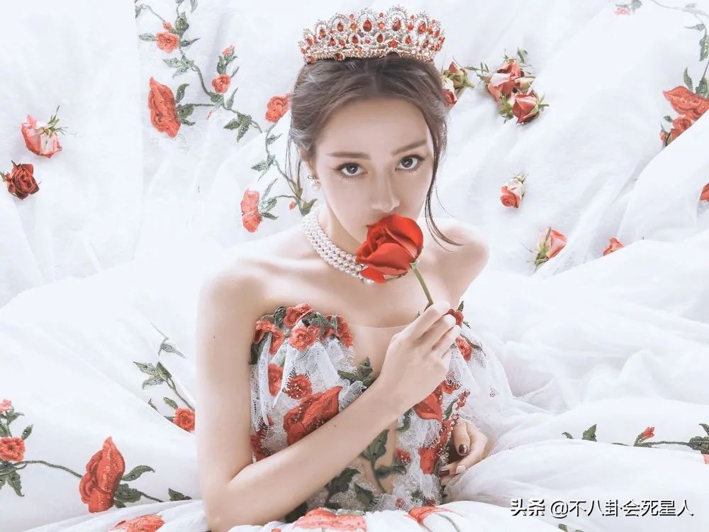 从高雯到乔晶晶,迪丽热巴的“神颜”是如何一步步走下坡路的?