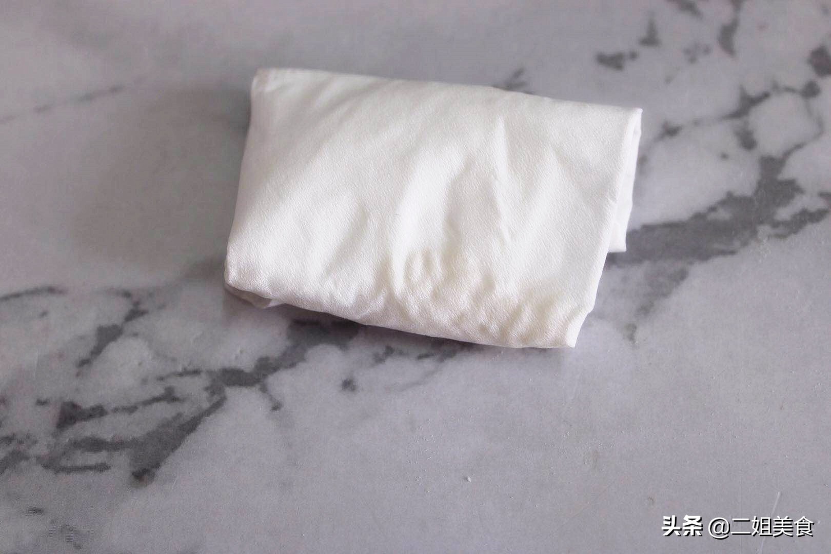 白糖容易结块，教您一招，轻松解决白糖结块问题，不怕白糖受潮了