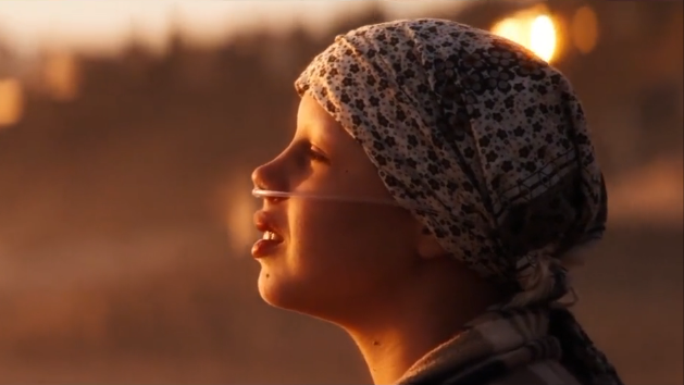 为救病重姐姐，女孩11年8次奉献自己，一部高分催泪电影