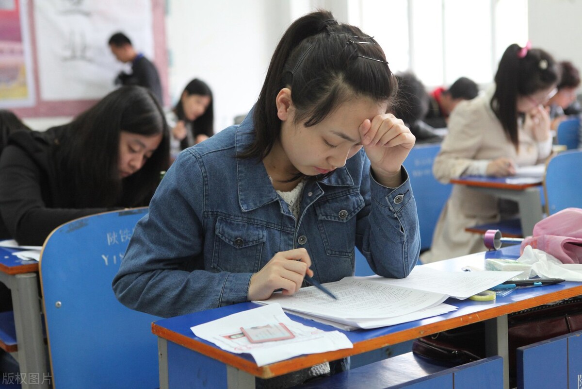 高中不允许复读已成定局？落榜生该何去何从，看看官方如何回应