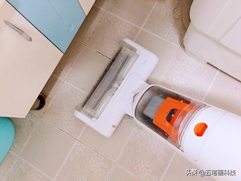 滚刷都能自清洁，那脏污哪里去了？洒哇地咔无线地面清洗机初体验