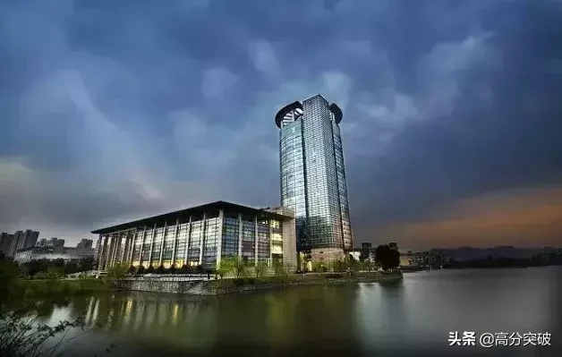 泡一整天都不够！国内那些美炸天的大学图书馆，你去过几个？