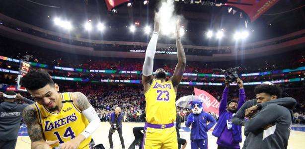 为什么nba总是擦镁粉(为什么詹姆斯喜欢在比赛前撒镁粉？很多球迷只知其一，不知其二)