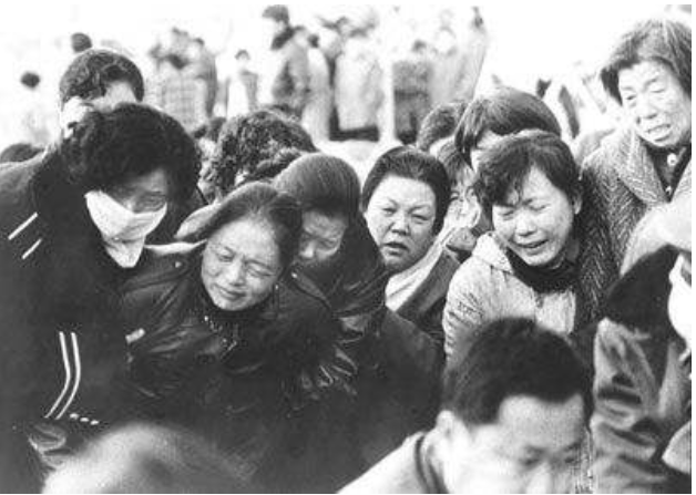 记1994年克拉玛依友谊馆大火：325人丧生，市领导被判四年半