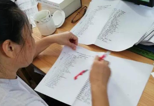 英语科目传来新消息，地位不降反升？英语降为副科的希望落空