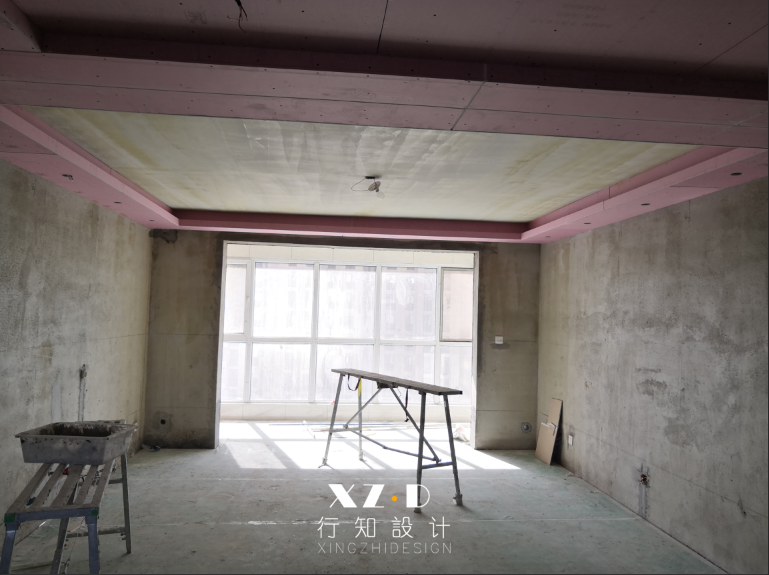 施工跟踪：电视墙暖咖色，其他墙面浅灰色，设计师不同阶段分享