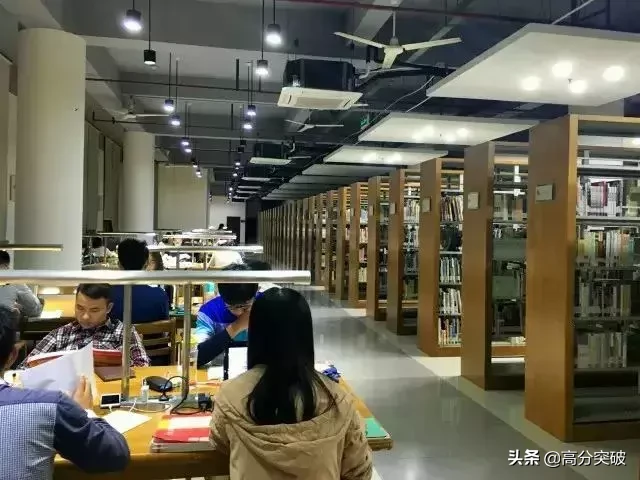 泡一整天都不够！国内那些美炸天的大学图书馆，你去过几个？