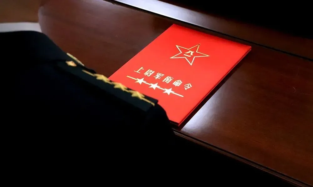 ▼军衔命令▼晋升大校,上校军衔仪式陆军第八十集团军举行7月5日军旅