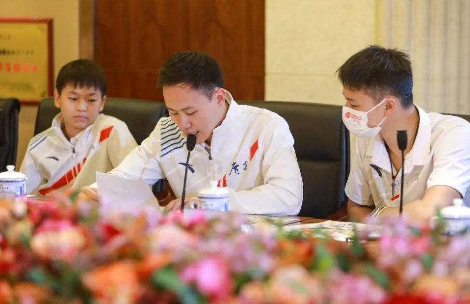 全红婵最新消息！庆功大会抢眼，同学热情吓到她，一句话全场爆笑