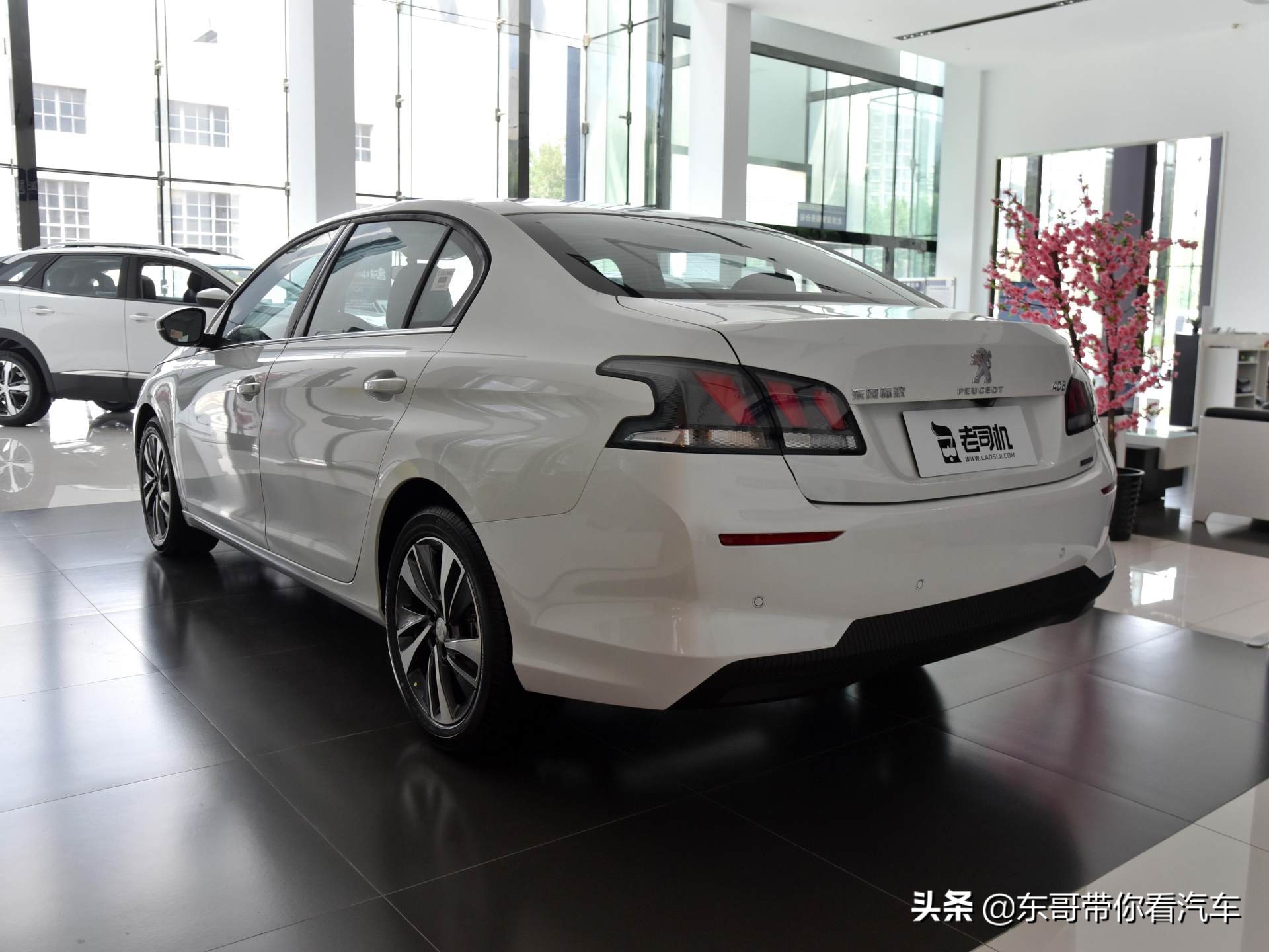 最值得买的法系轿车，后排空间大也比较省油，实拍标致408