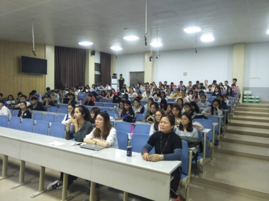 文科生注意，大学选择四个专业，考公务员难度小，竞争压力也很小