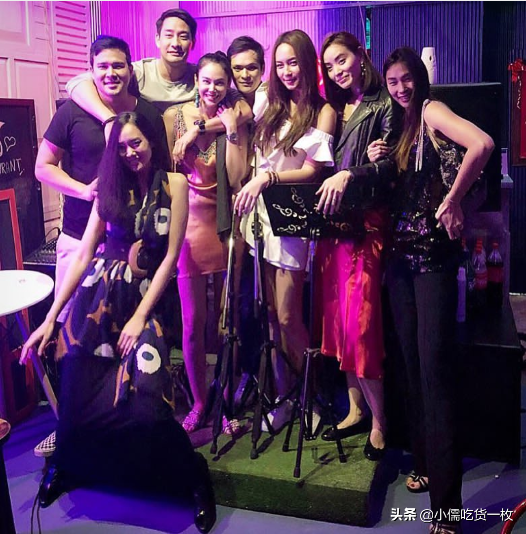 泰星pong和bee聚会唱k,感情似乎是超越朋友的关系,pong很逗逼