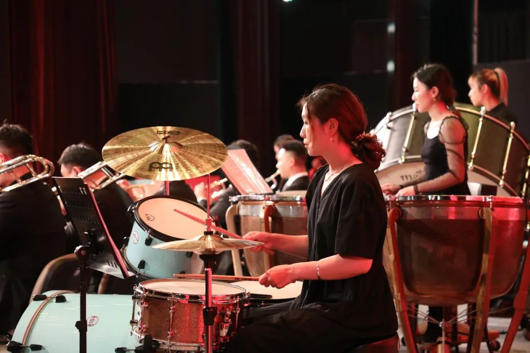 点燃爱国热情！成都文理学院用主题音乐党课，献礼建党100周年