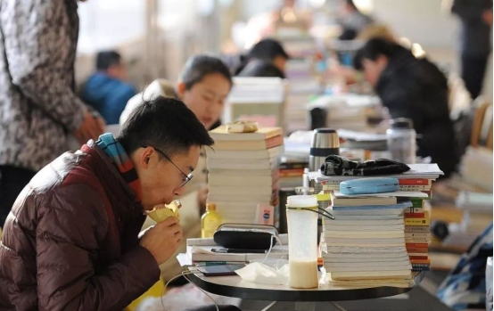 北大学生“作息时间表”公开，没有对比就没有伤害，活该他们优秀