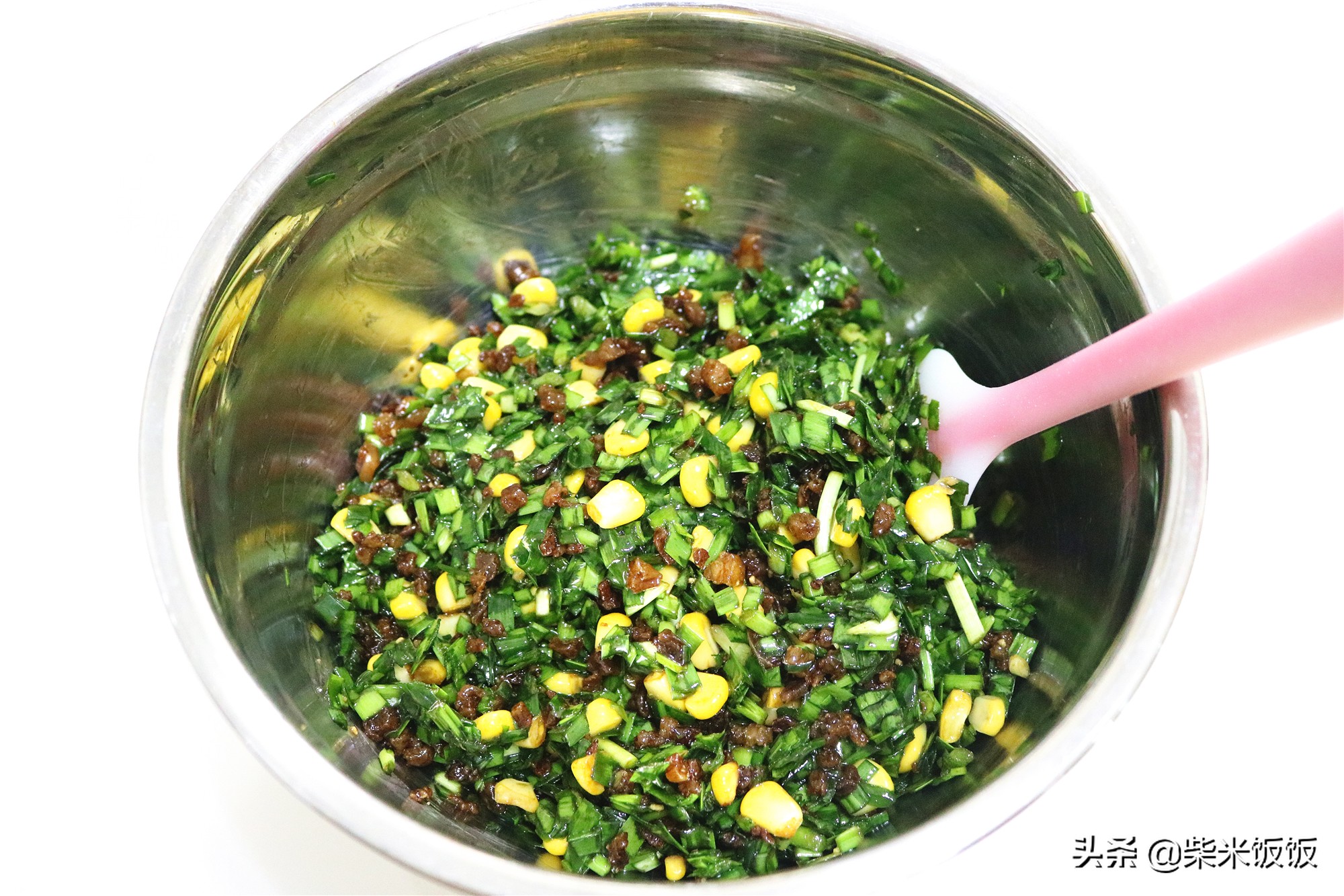 韭菜饺子，别总搭配鸡蛋了，教你这样调馅，个个爆汁更好吃