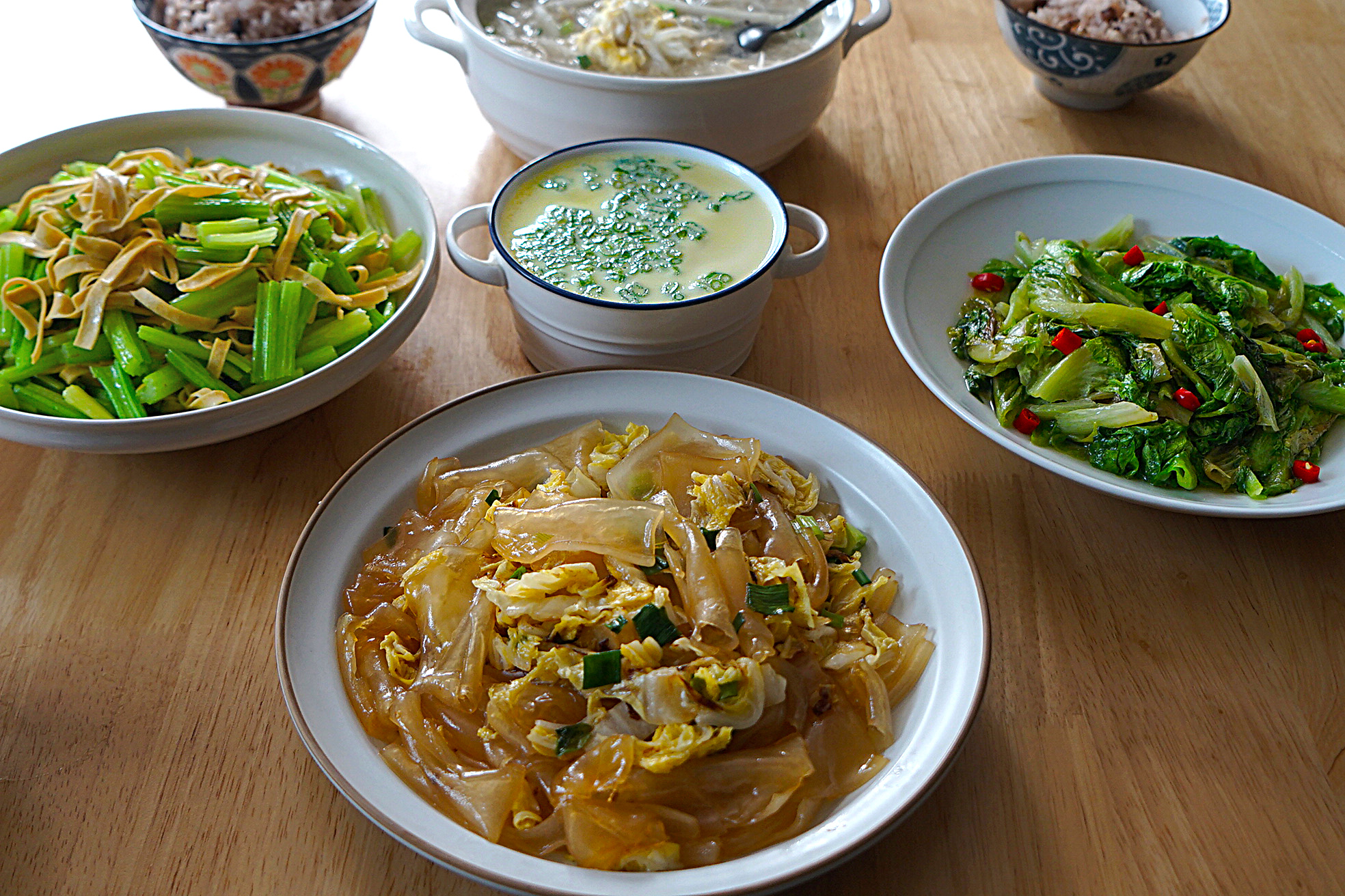 晒晒苏北一家四口的午餐，4菜1汤简单又家常，没有大鱼大肉也很香