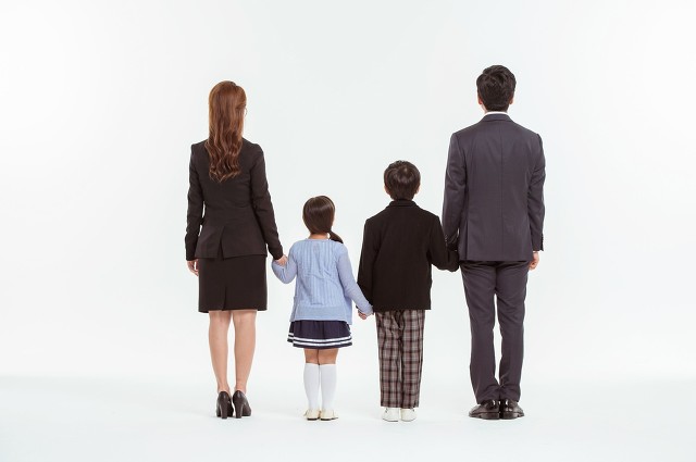 高中同学聚会，酒不醉人人自醉，班花班草有多少爱可以重来？