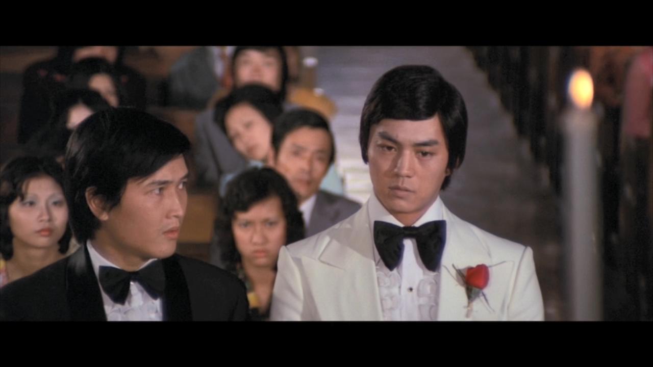 谁说狄龙只拍武侠片？这部重口味电影被誉为香港灵异片开山之作