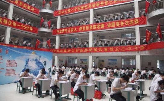 “北大附中”VS“衡水中学”，同样一天24小时，谁的教学更胜一筹