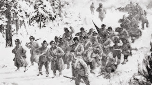 刑场上，战士亲手枪杀12名同志后自杀，用枪声发出绝密情报