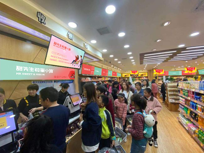 零食店加盟十大品牌：盐帮手、好想你、良品铺子、三只松鼠、百草味、零食很嗨、零食研究所、零食旺旺、甜蜜起点、酷虎。