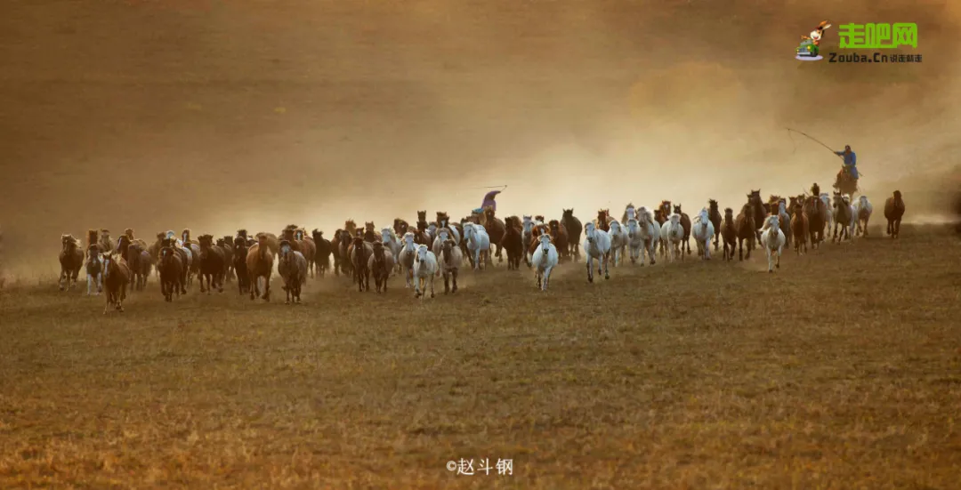 他插过两次队,当兵立过功,走遍70余国后成为一名优秀的摄影师