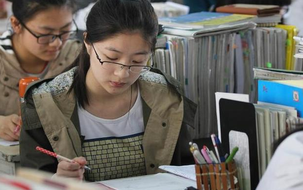 高考加分惹争议，烈士子女加分理所应当，其他人凭什么？