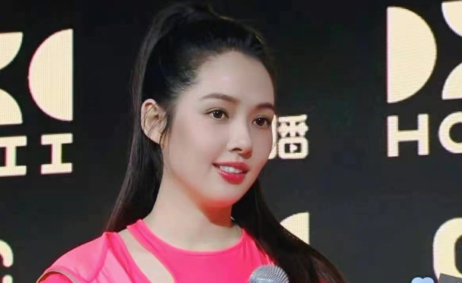 郭碧婷为什么是国民老公(“港圈太子妃”郭碧婷上位史，和她当“国民老公”的那些事)