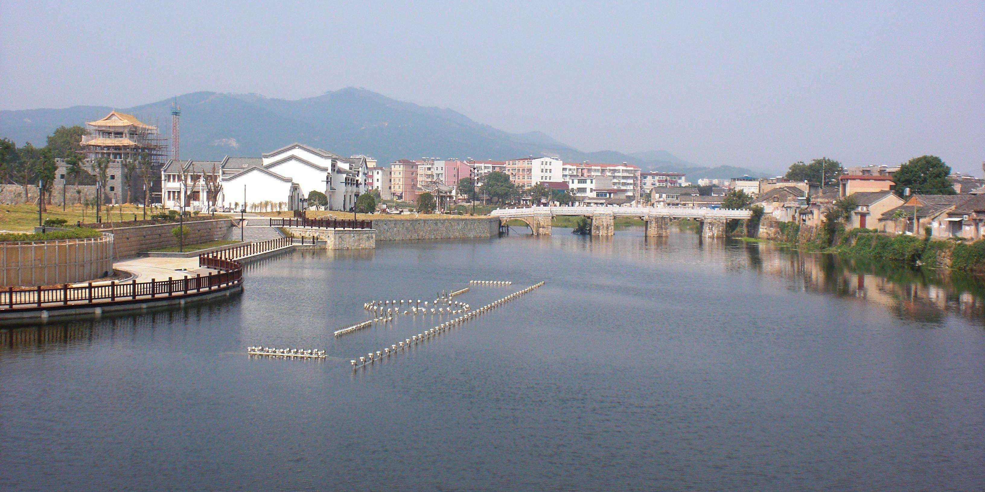 姚鼐在桐城派中地位最高是因为桐城姚鼐记以桐城标明自己所属流派