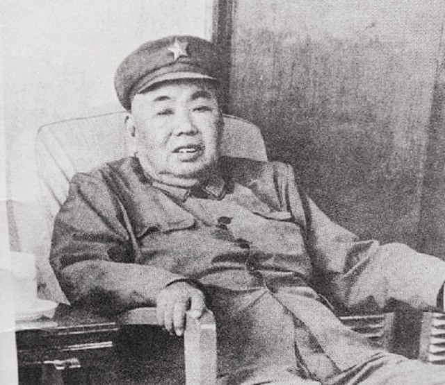 许世友上将视察学校，坚称校门口地下有煤，军代表派人狂挖十几米