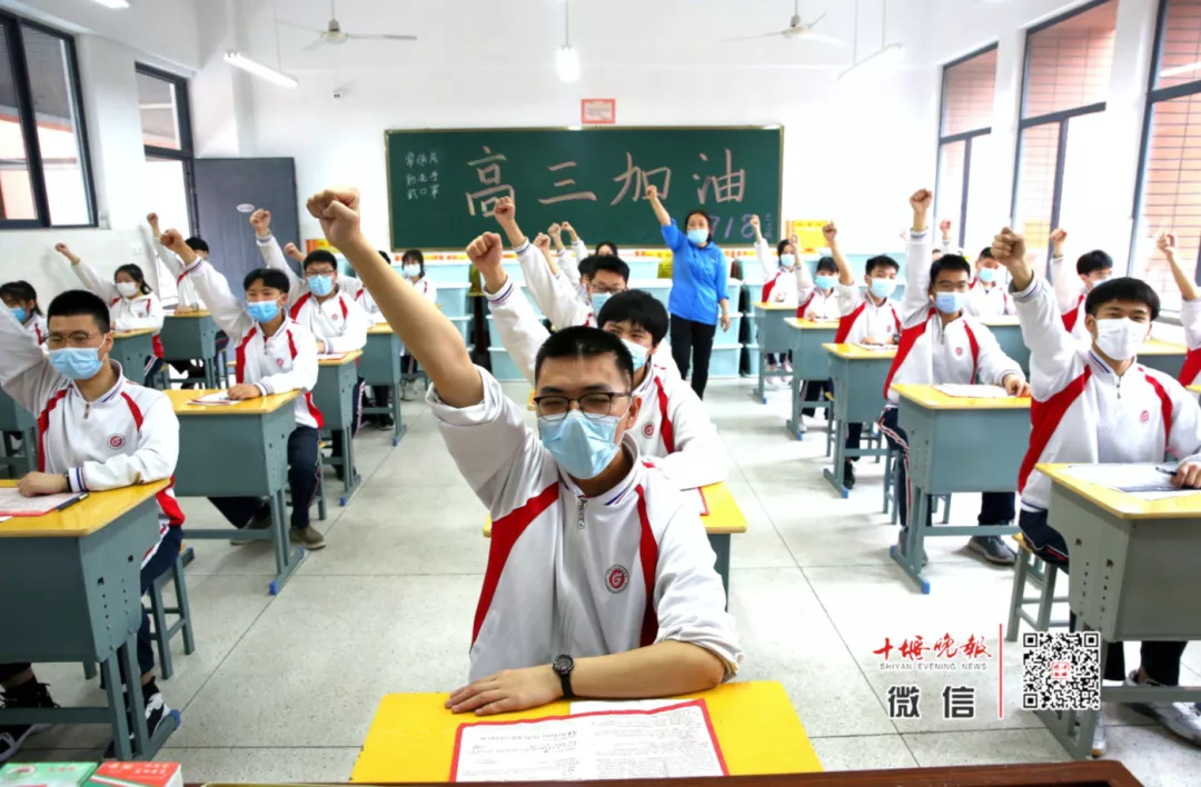 今天开学！刚刚在十堰这些学校拍下，这一幕等了太久