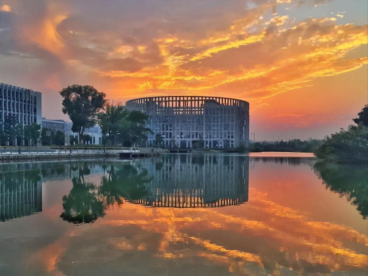 新传考研必看！这所双非院校招生人数最多！实力堪比211