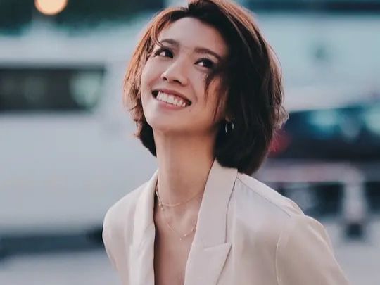 她被誉为“TVB发电机”，曾被开价200万一晚，入行7年传15段绯闻