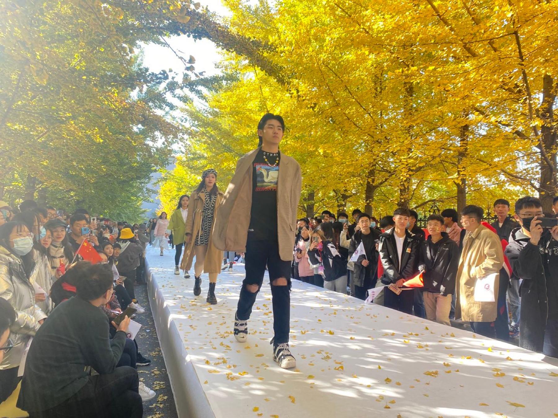 辽宁石油化工大学第四届银杏文化节开幕