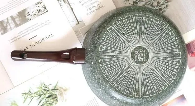 我买了100个不粘锅的血泪史告诉你,这口锅真的值得买