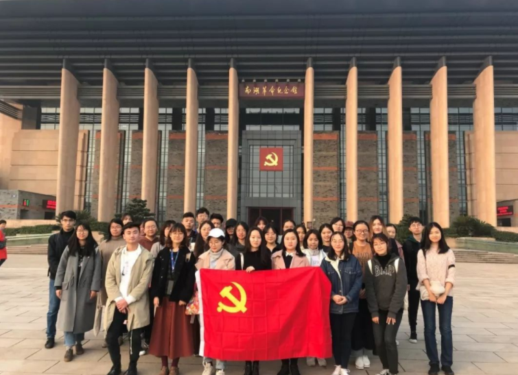 大学生入党的决定权在谁手中？关键在于两个人，和成绩没有关系