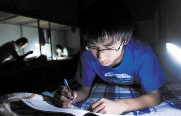 上了大学你就轻松了？期末考试就像仙女下凡渡劫，你挂过几科