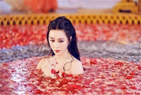 四大美女的残缺之美，西施身患心疾，昭君出塞身披斗篷不仅是寒冷